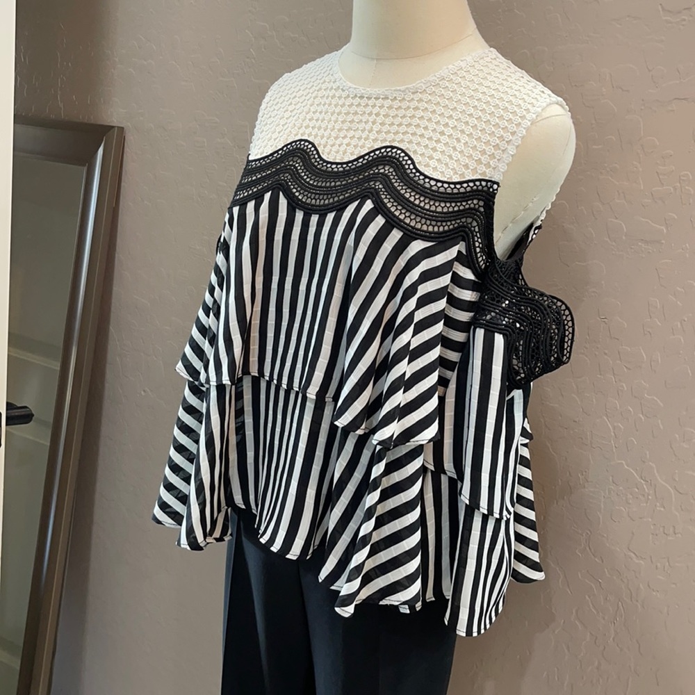 Gracia Lace detail cold shoulder top - Picture 4 of 6